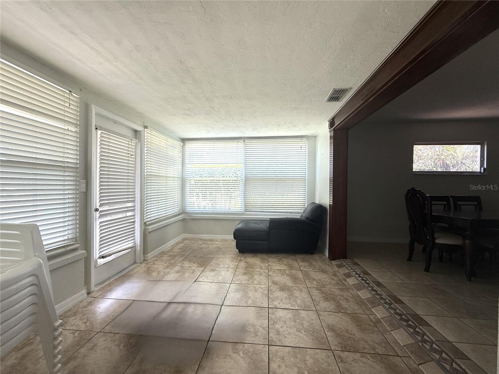 FLOR A MAR - Residential Lease