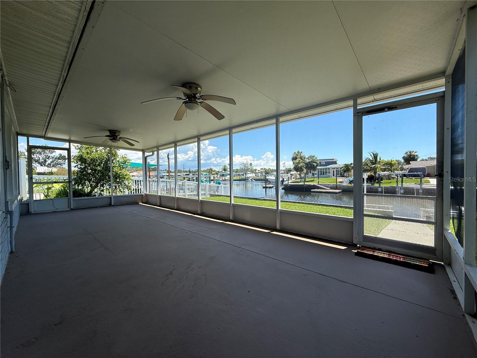 FLOR A MAR - Residential Lease