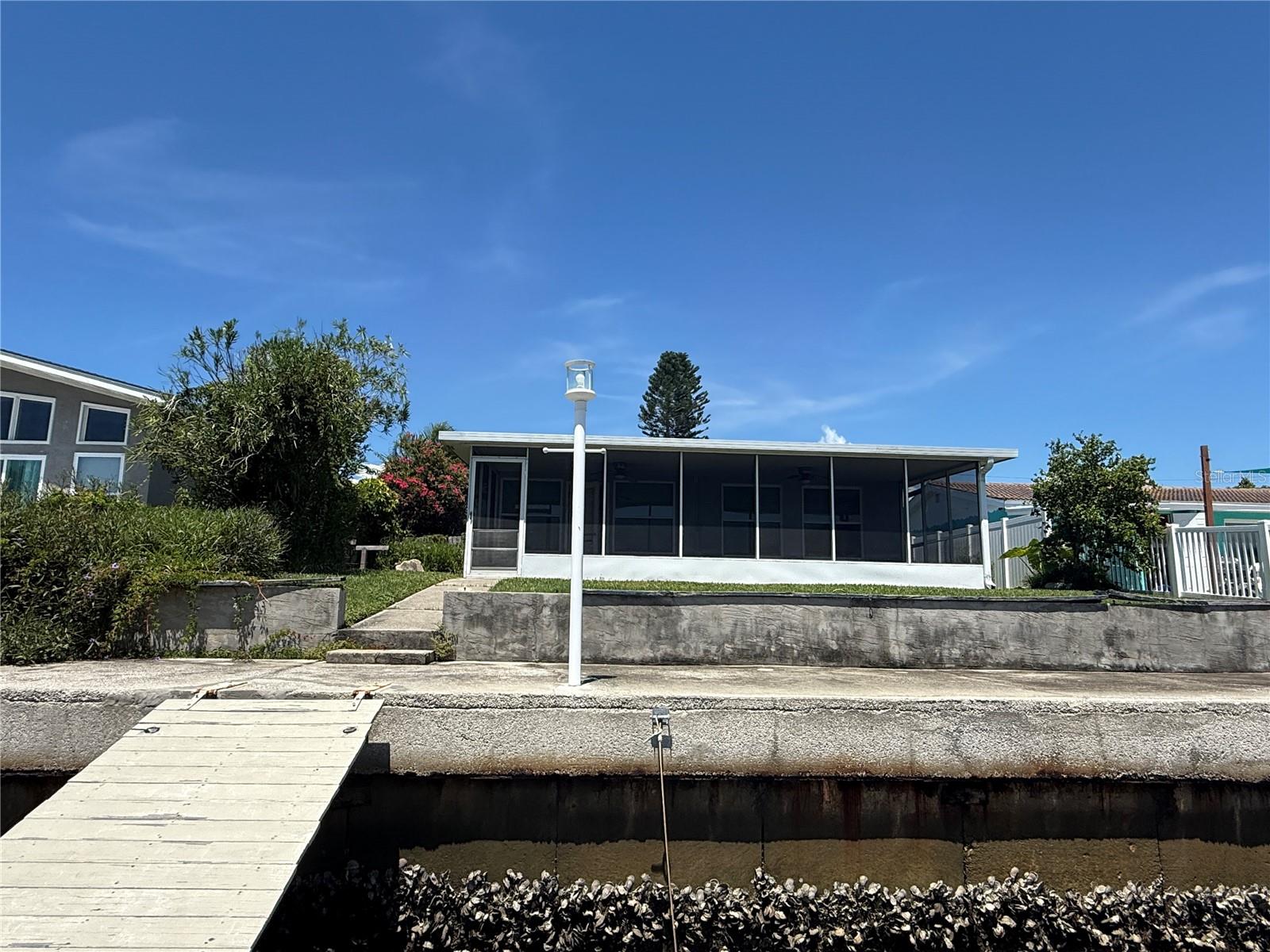 FLOR A MAR - Residential Lease