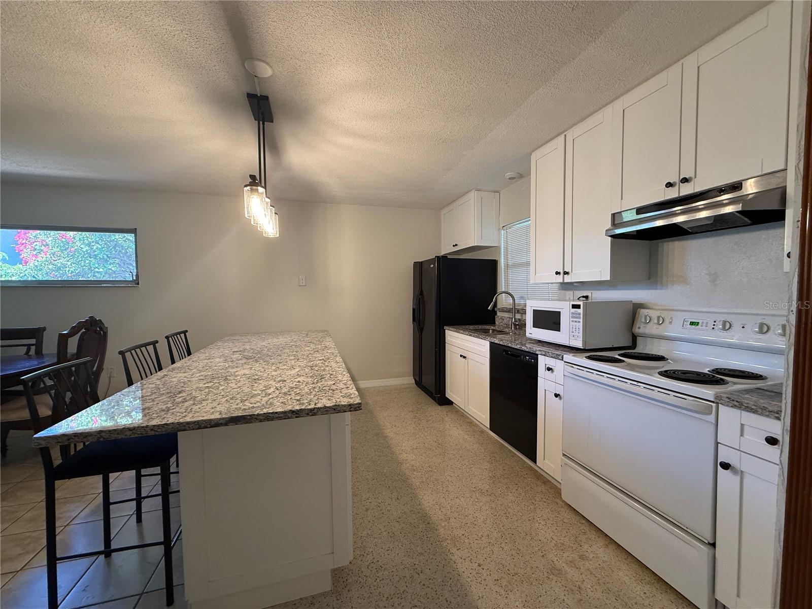 FLOR A MAR - Residential Lease