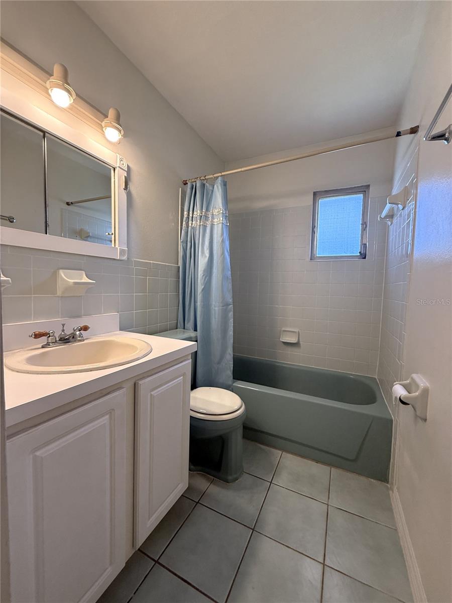 FLOR A MAR - Residential Lease