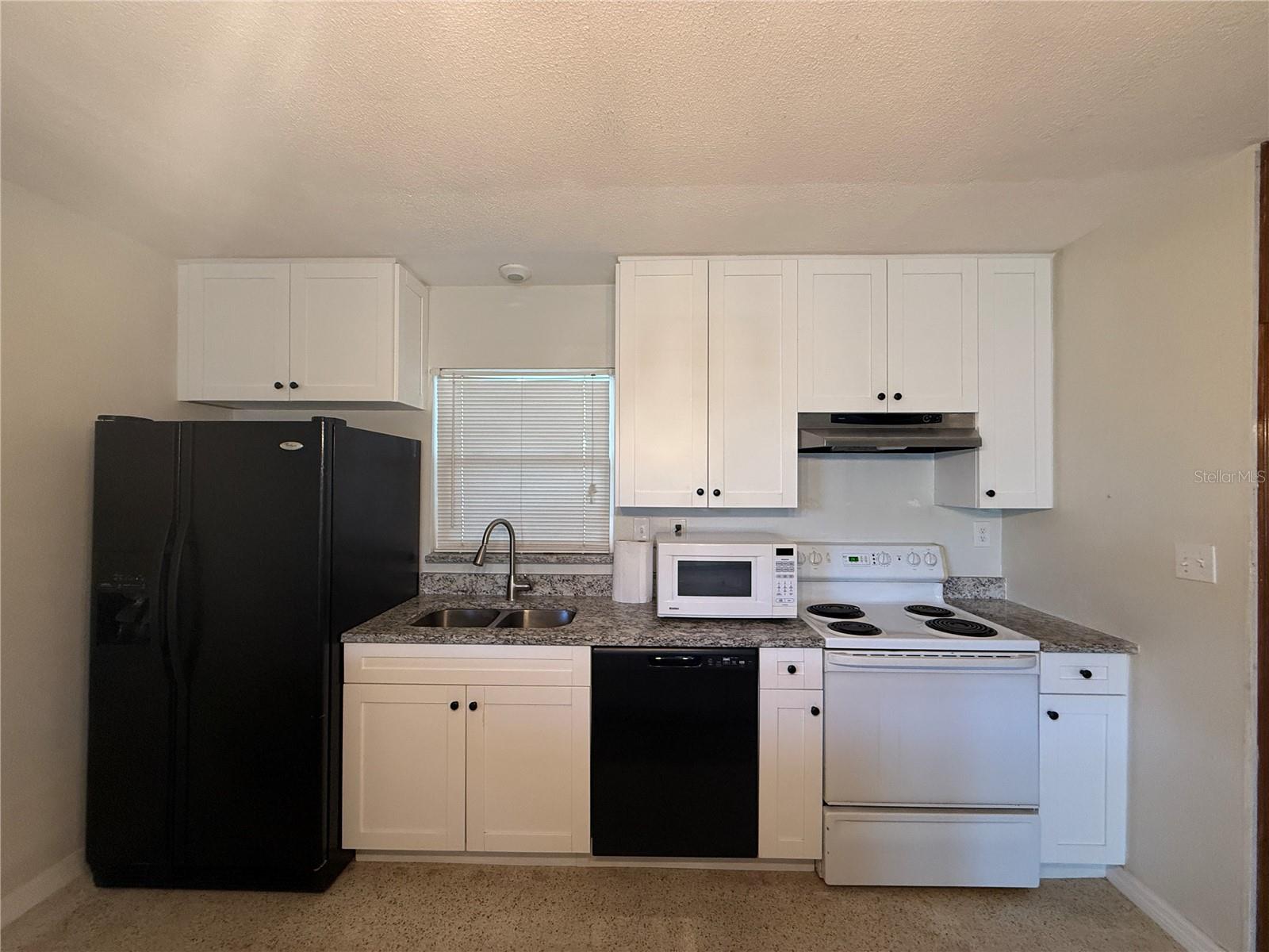 FLOR A MAR - Residential Lease