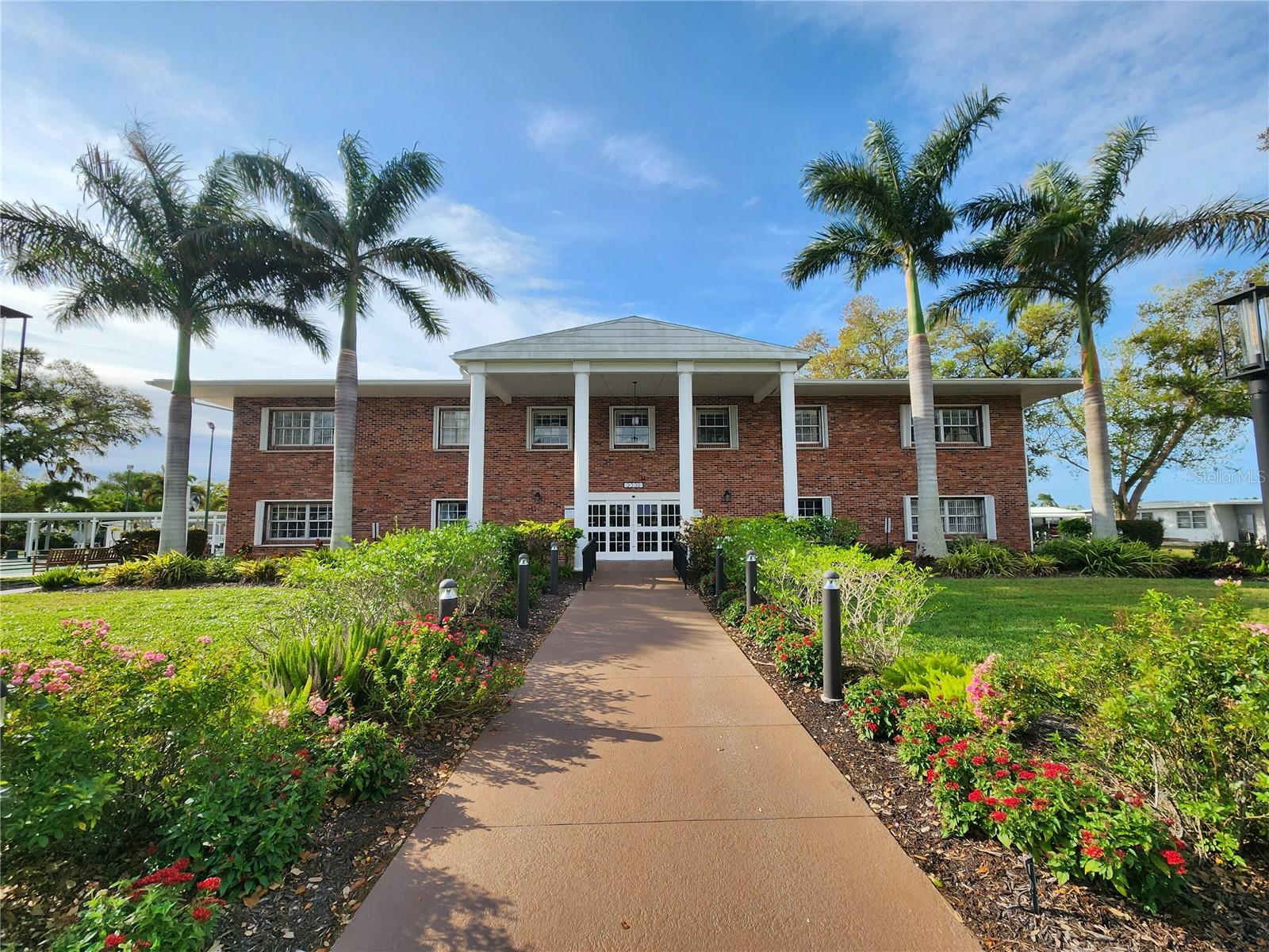 OAKWOOD MANOR - Residential