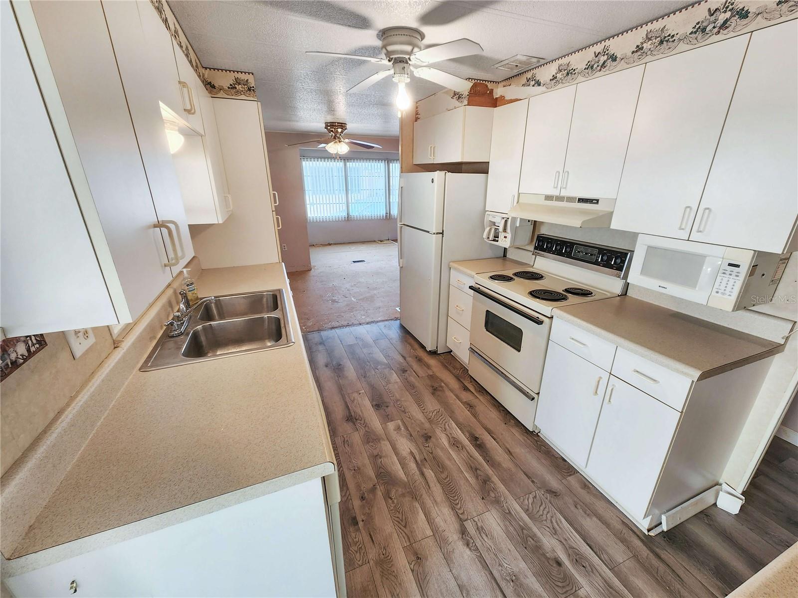 OAKWOOD MANOR - Residential