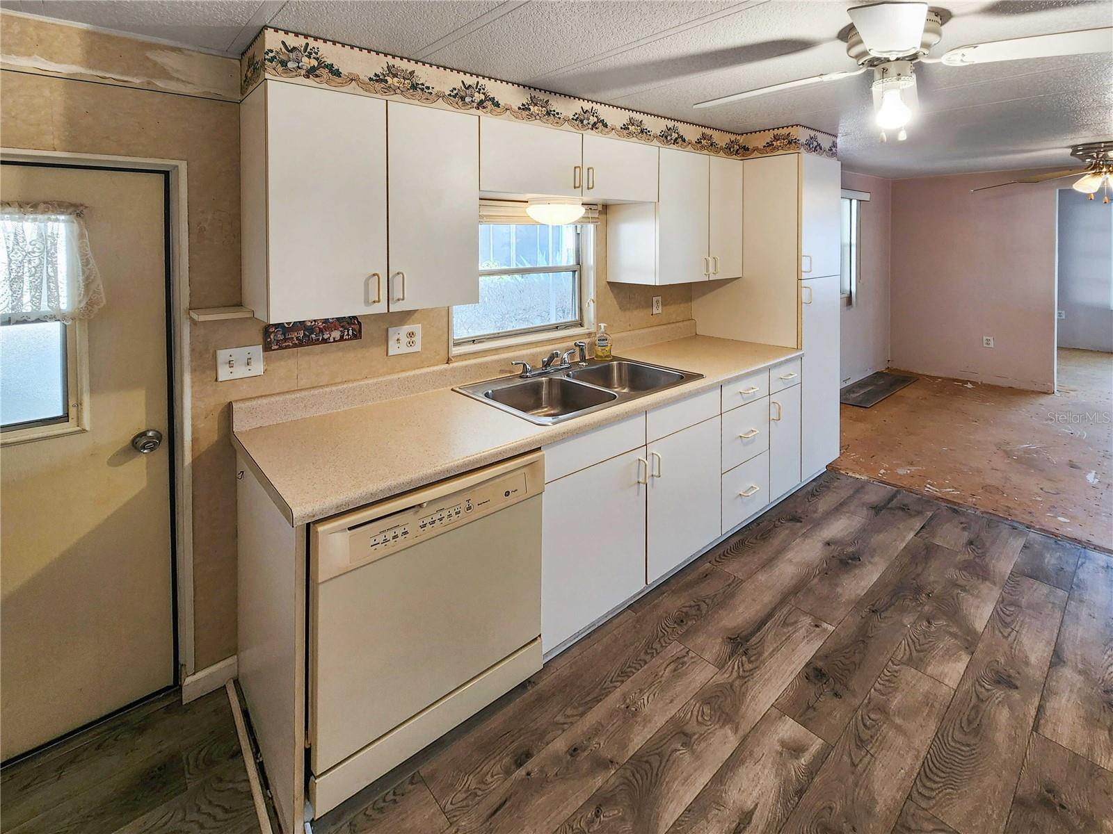 OAKWOOD MANOR - Residential