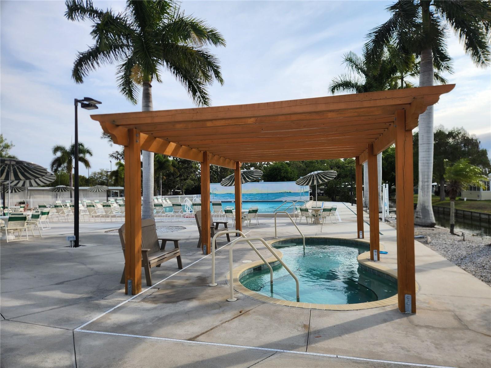 OAKWOOD MANOR - Residential