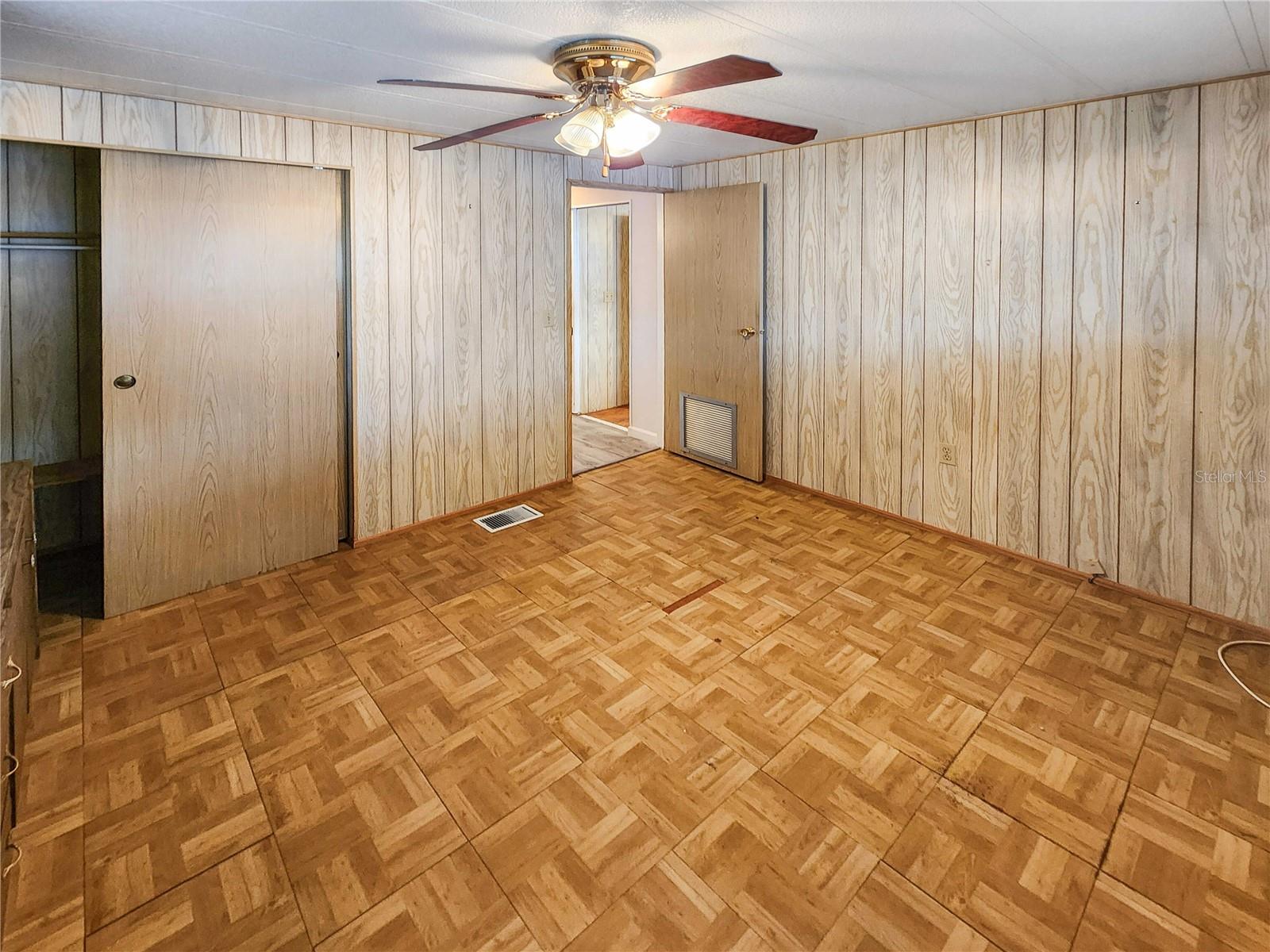 OAKWOOD MANOR - Residential