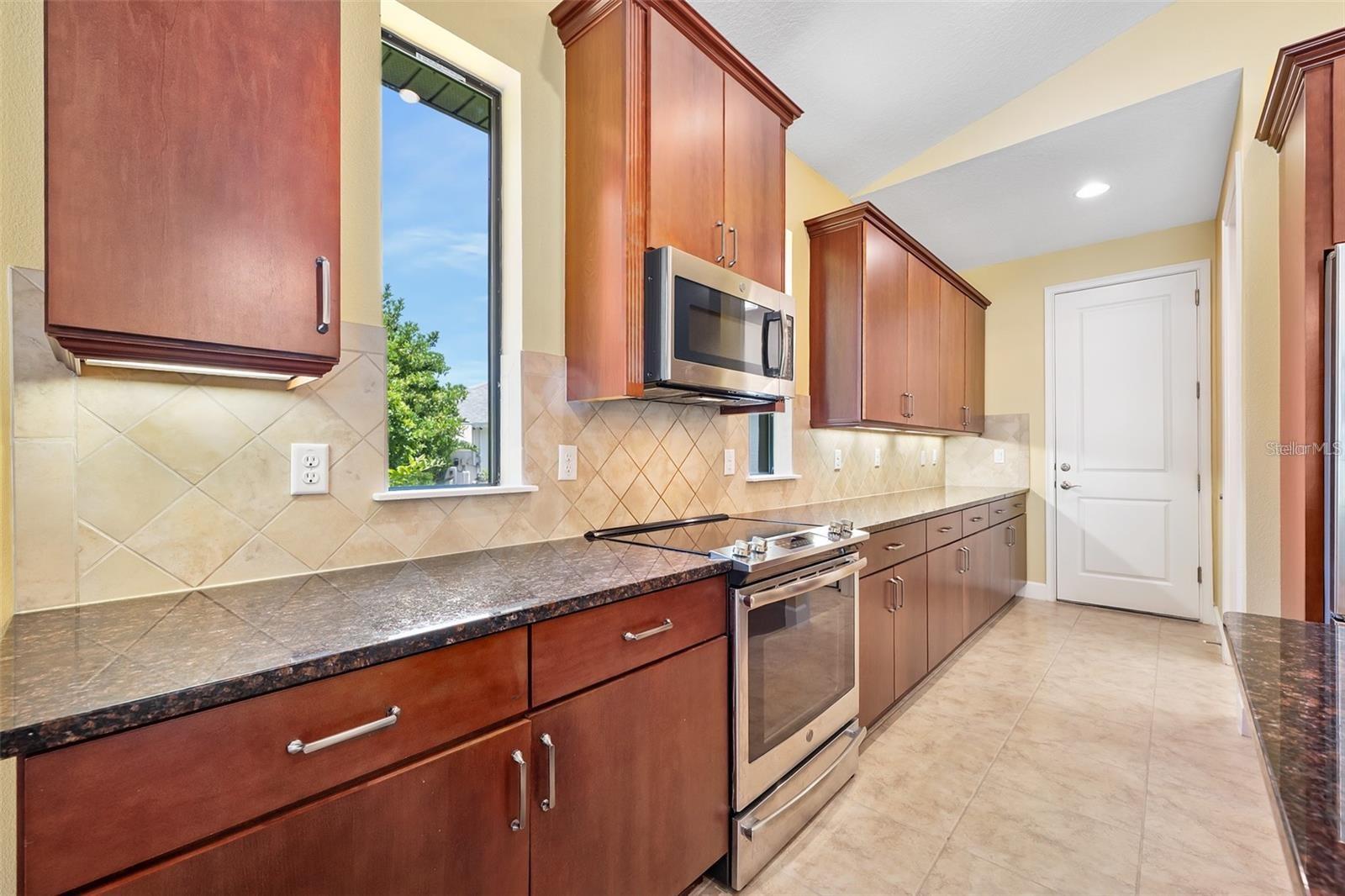 PLANTATION BAY PH 01A UNIT 01-6 - Residential Lease