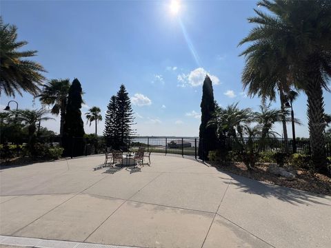 A home in AUBURNDALE