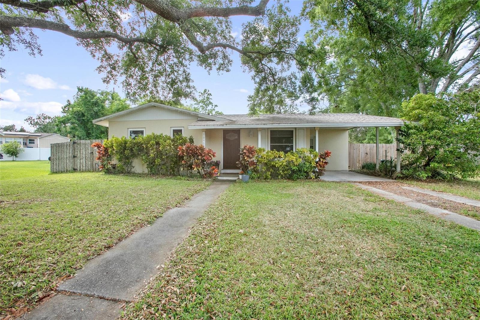 1090 WAKEFIELD CIRCLE