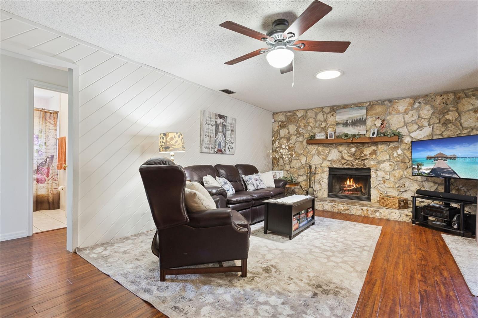 Casas a venda 4 - Jen Dantas 1661 OVERLOOK ROAD