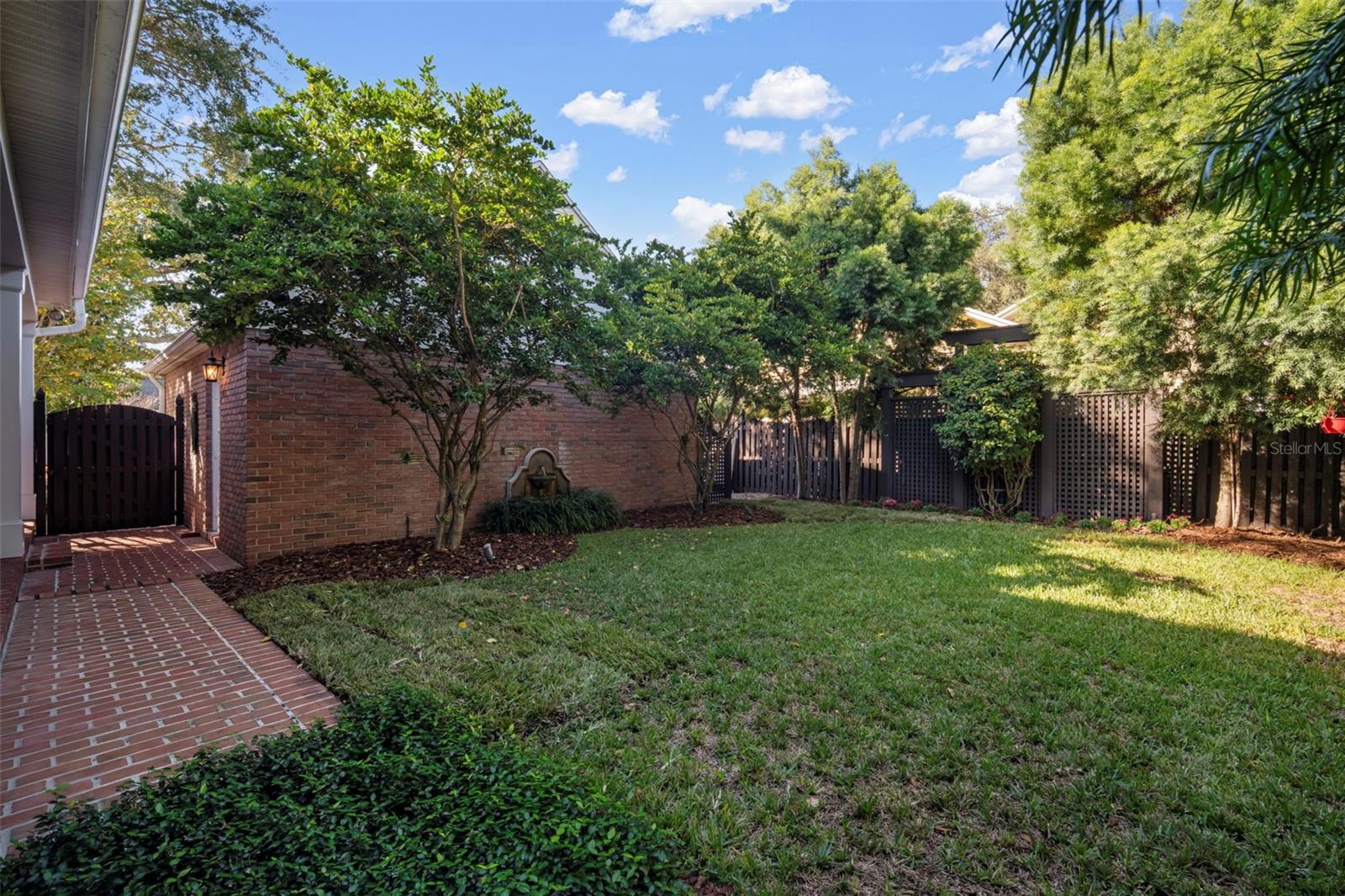 NORTH NEW SUBURB BEAUTIFUL - Residential