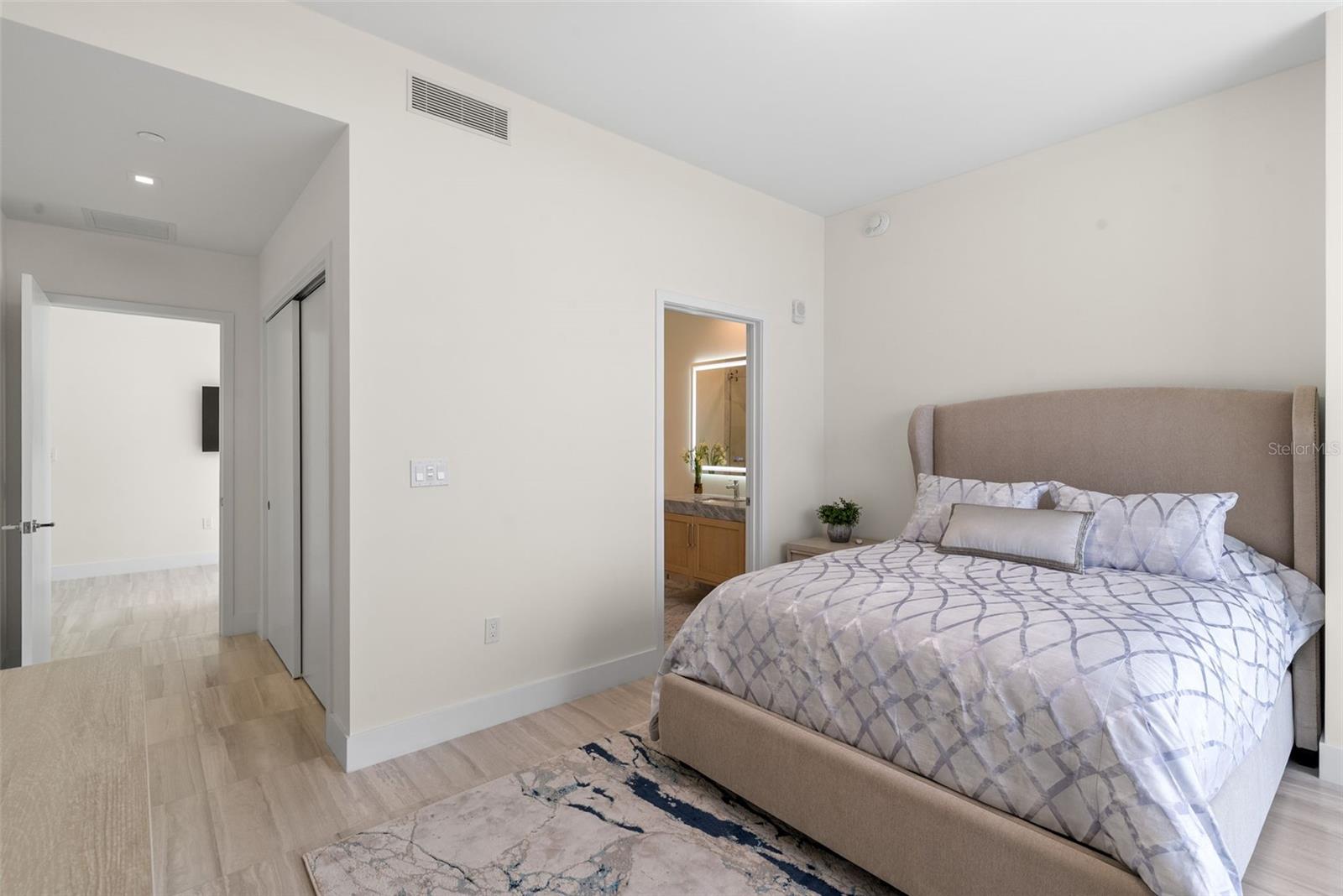 RITZ-CARLTON RESIDENCES - Residential