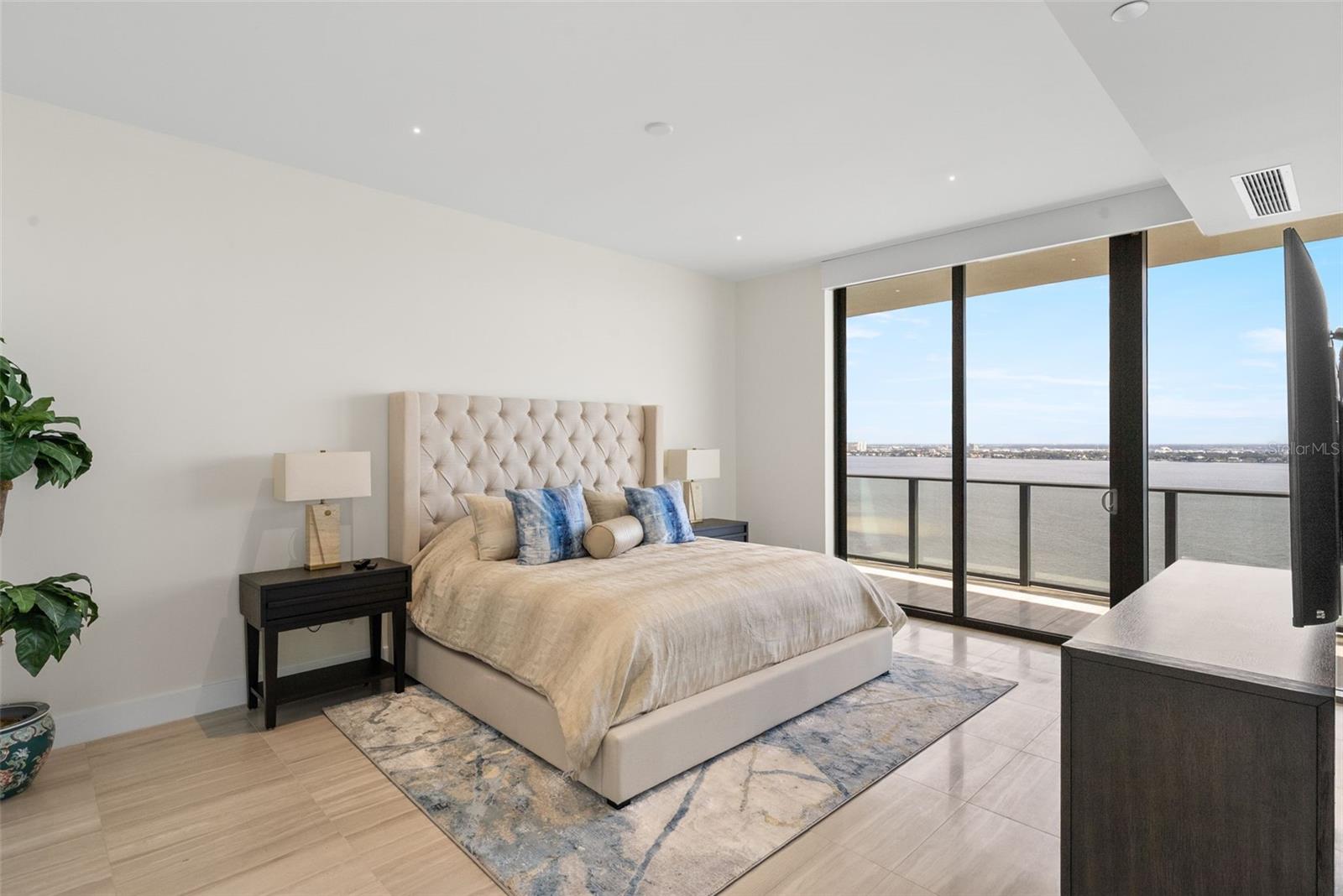 RITZ-CARLTON RESIDENCES - Residential