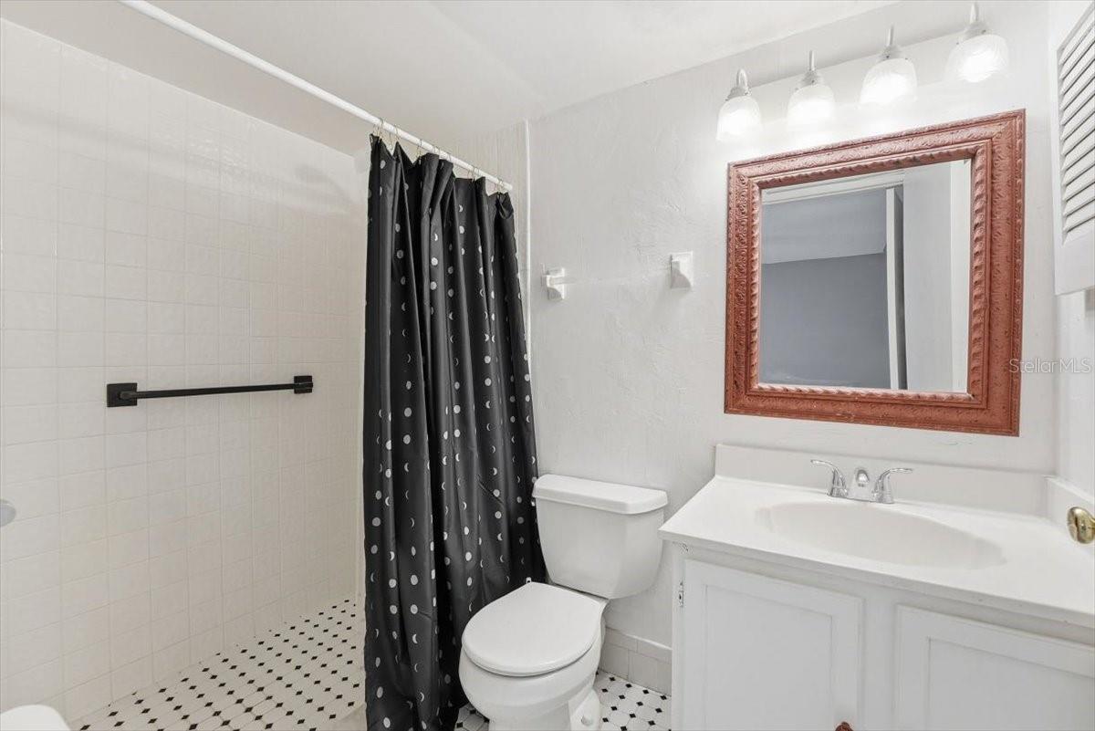 COLONIES - Residential Lease