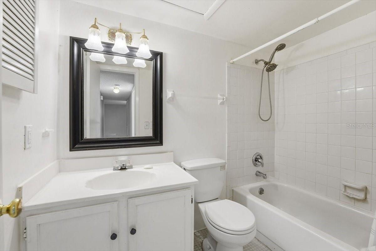 COLONIES - Residential Lease