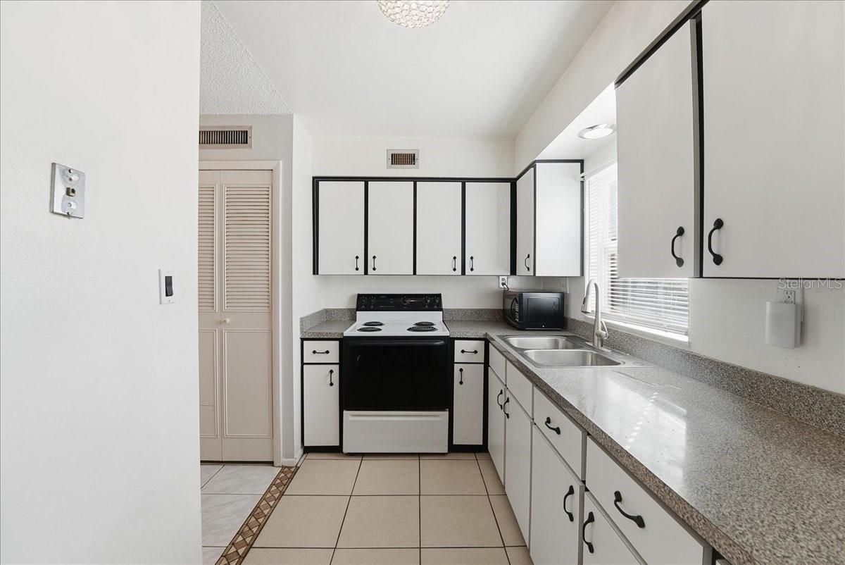 COLONIES - Residential Lease