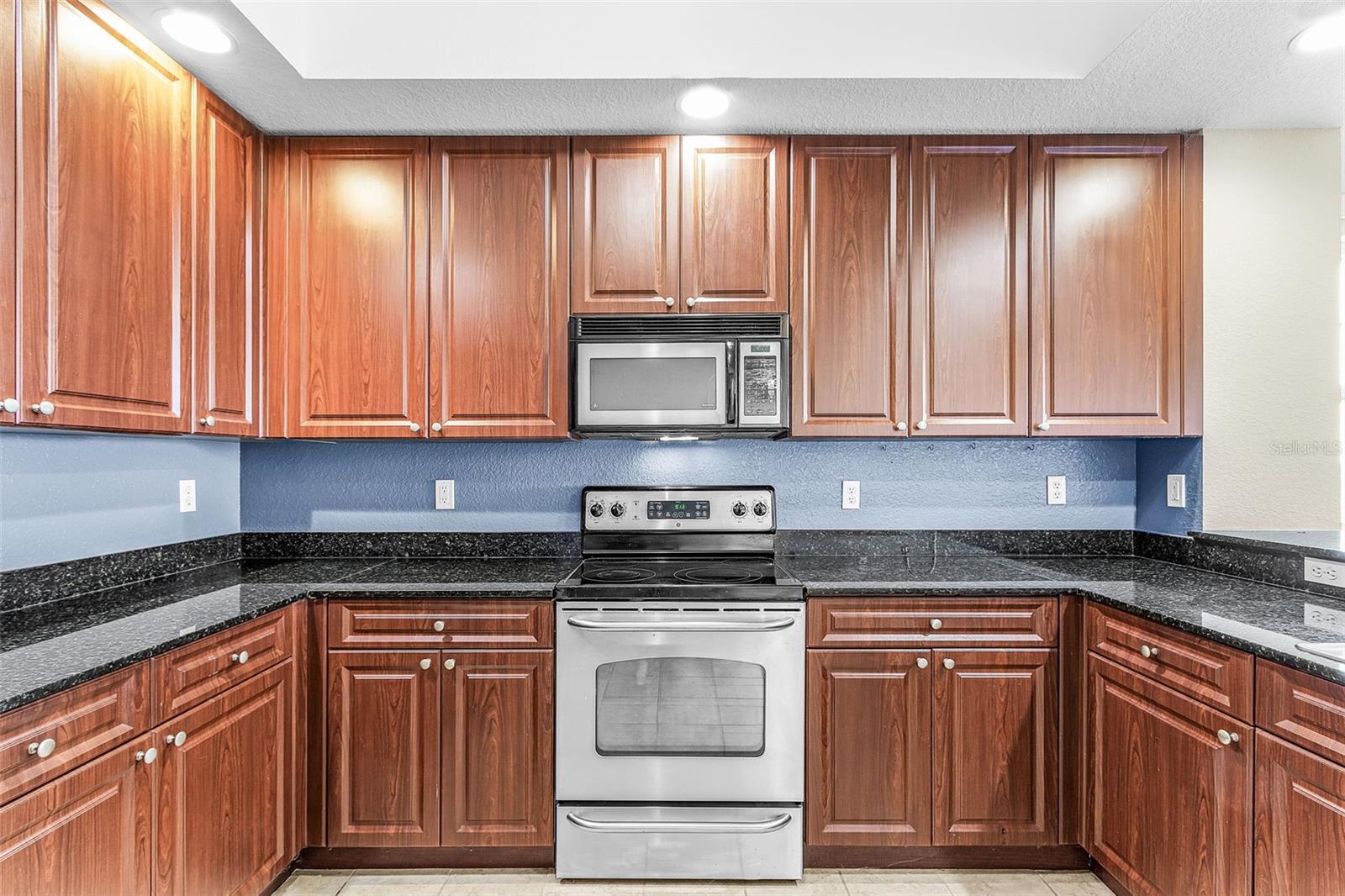 VILLA TUSCANY/BURNT STORE LAKES - Residential