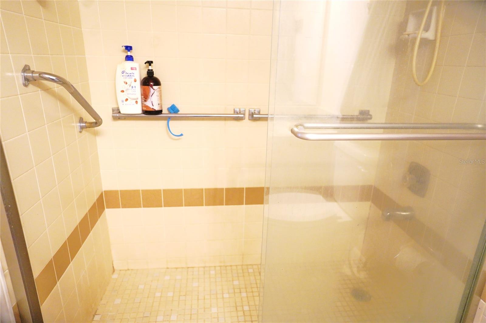 SANDHILL PINES BLDG 02 - Residential Lease