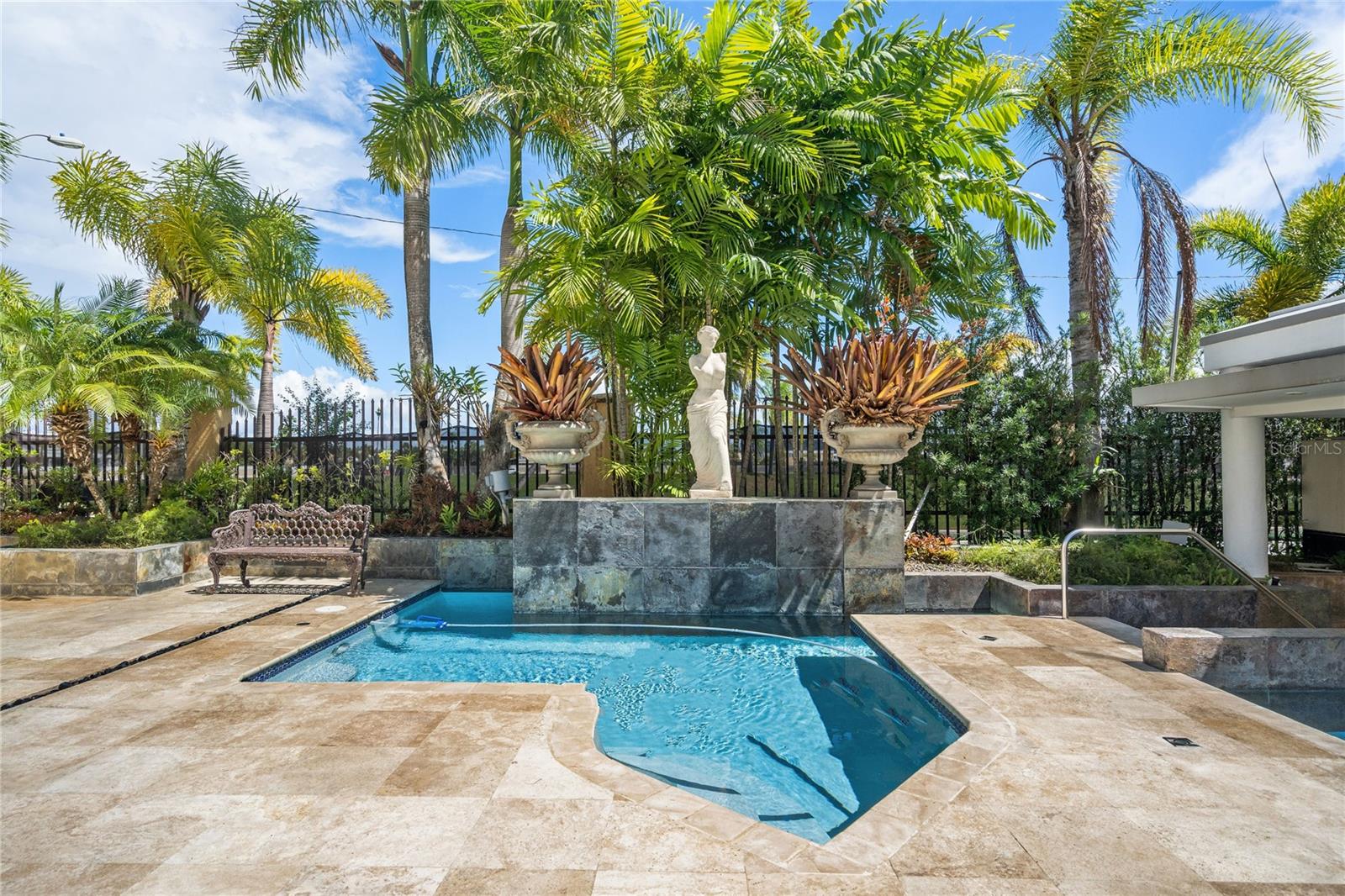 PASEO LAS PALMAS - Residential