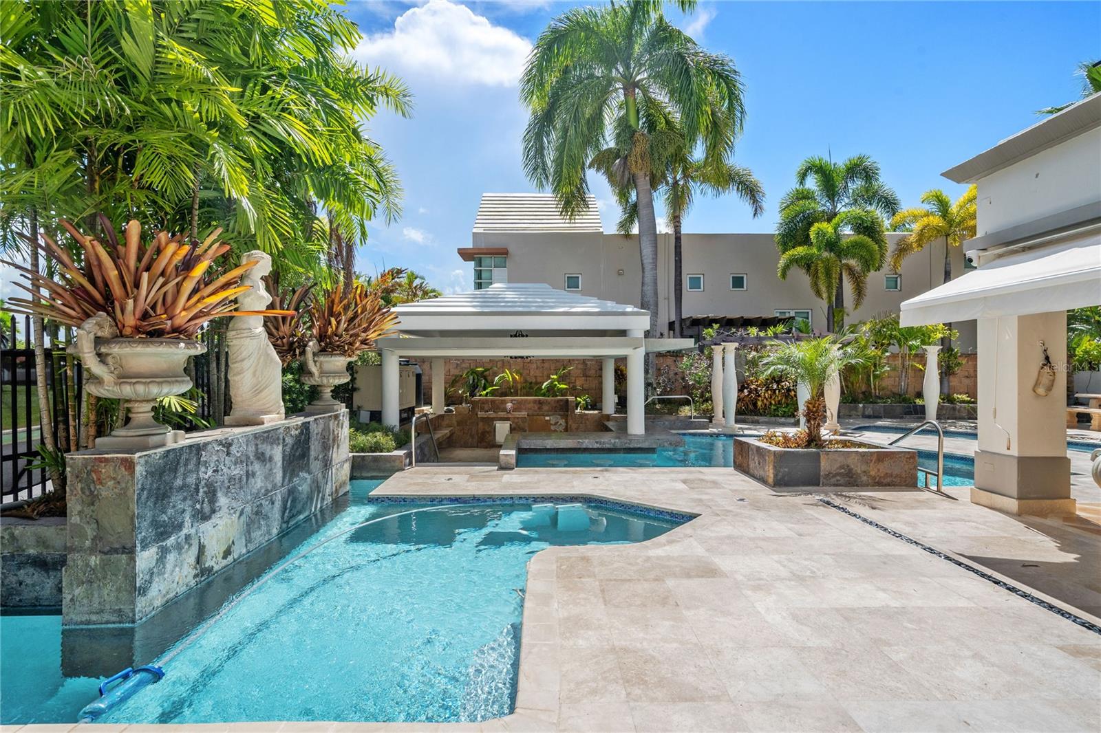 PASEO LAS PALMAS - Residential