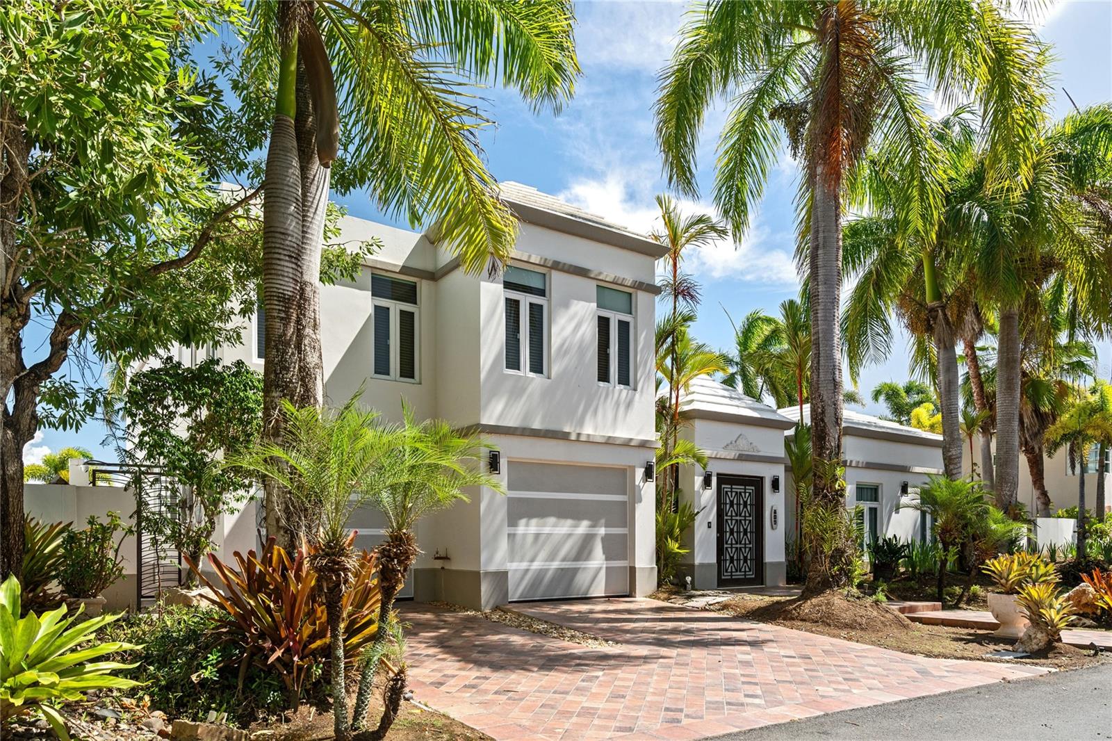 PASEO LAS PALMAS - Residential