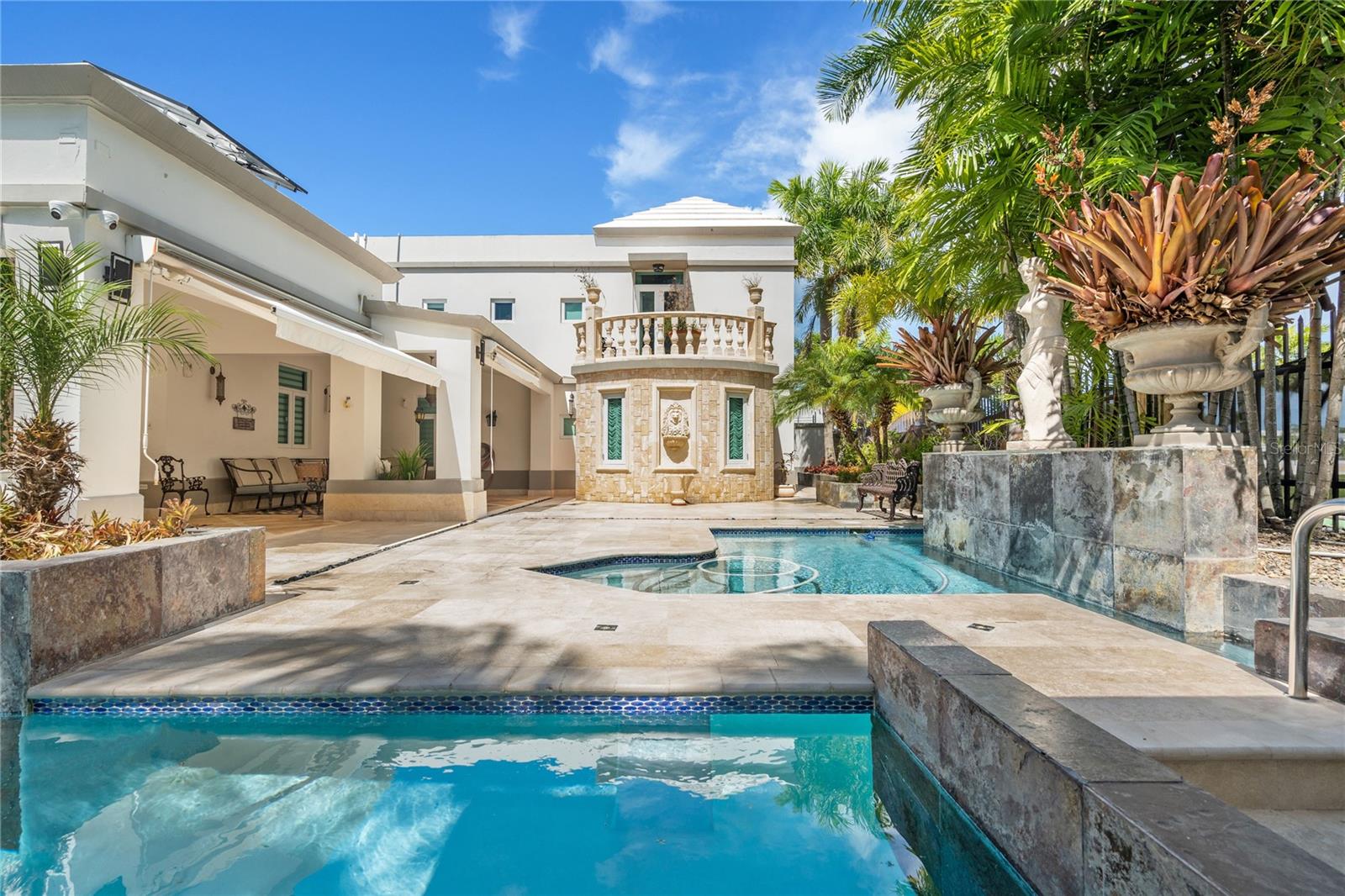 PASEO LAS PALMAS - Residential
