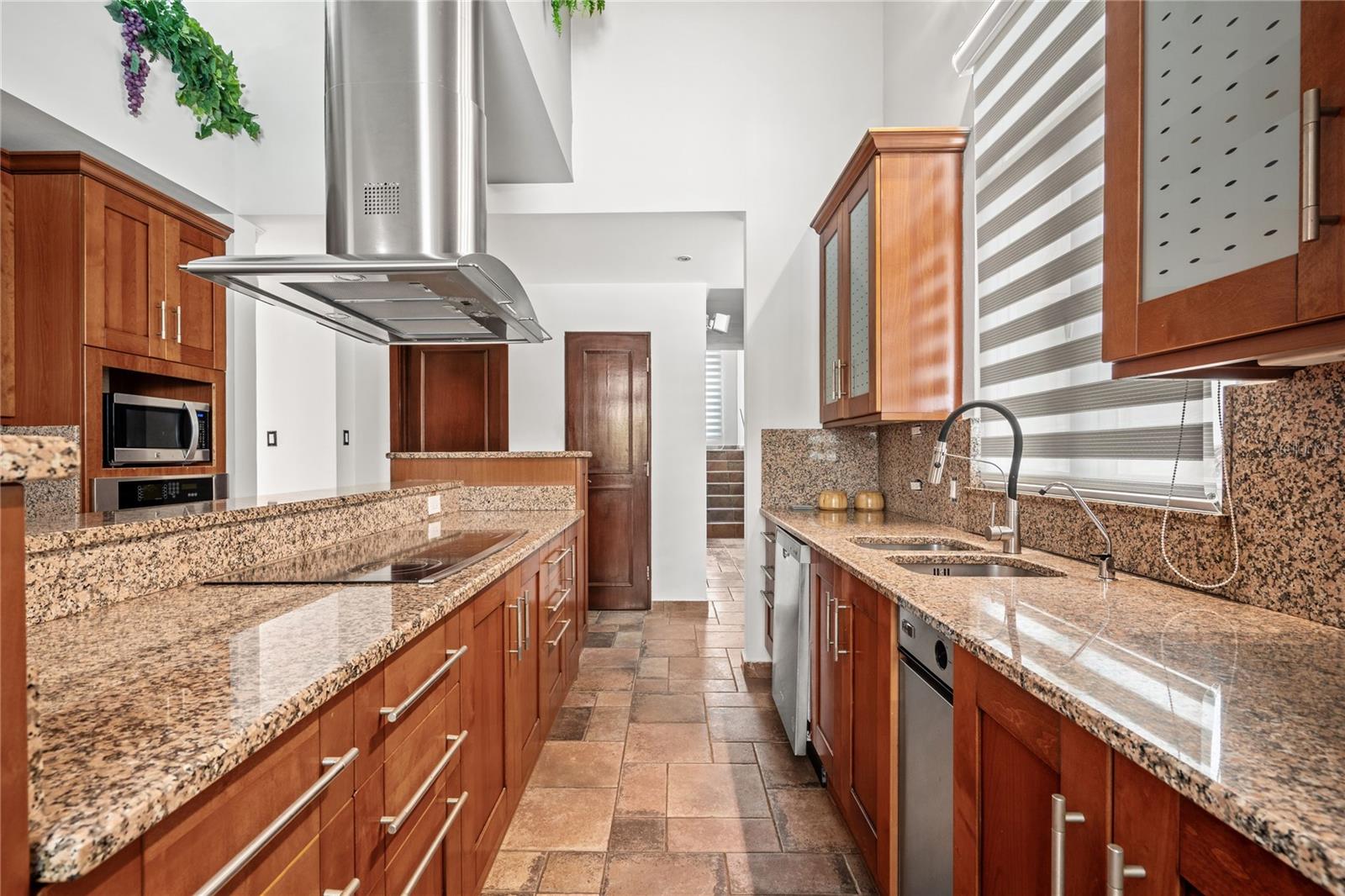 PASEO LAS PALMAS - Residential