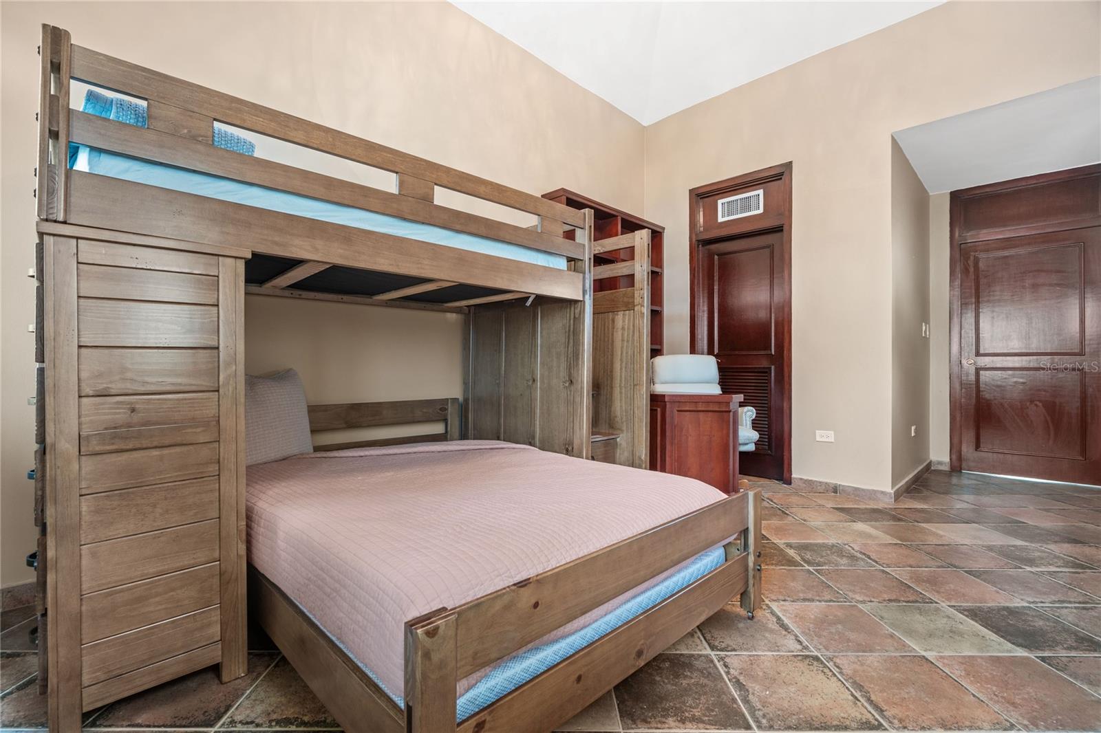 PASEO LAS PALMAS - Residential