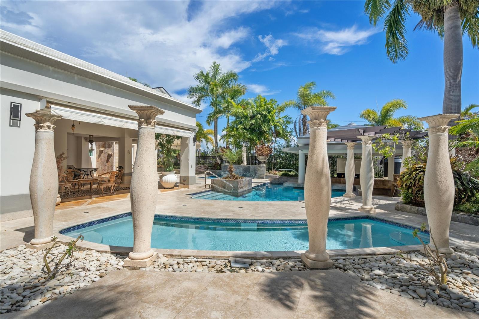 PASEO LAS PALMAS - Residential