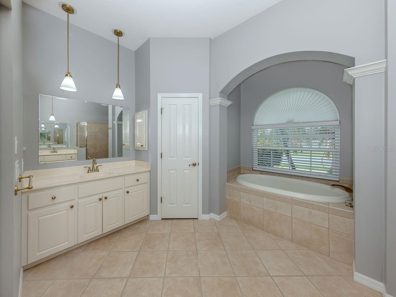 THE LAKES OF JACARANDA - Residential