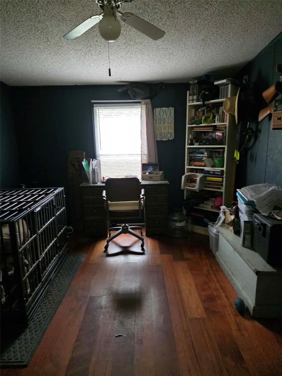 THAT PART OF W1/2 OF SE1/4 OF SE1/4 OF SE1/4 LYING - Residential