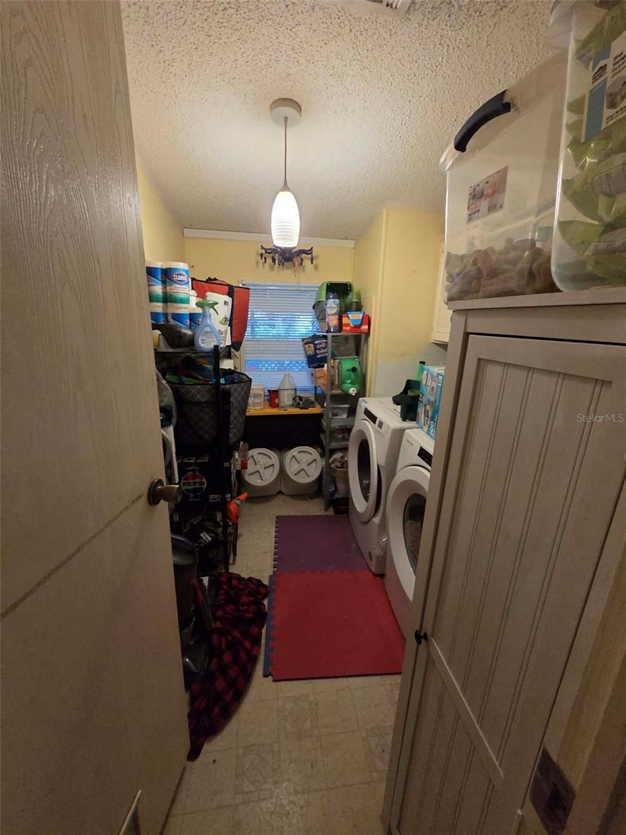 THAT PART OF W1/2 OF SE1/4 OF SE1/4 OF SE1/4 LYING - Residential