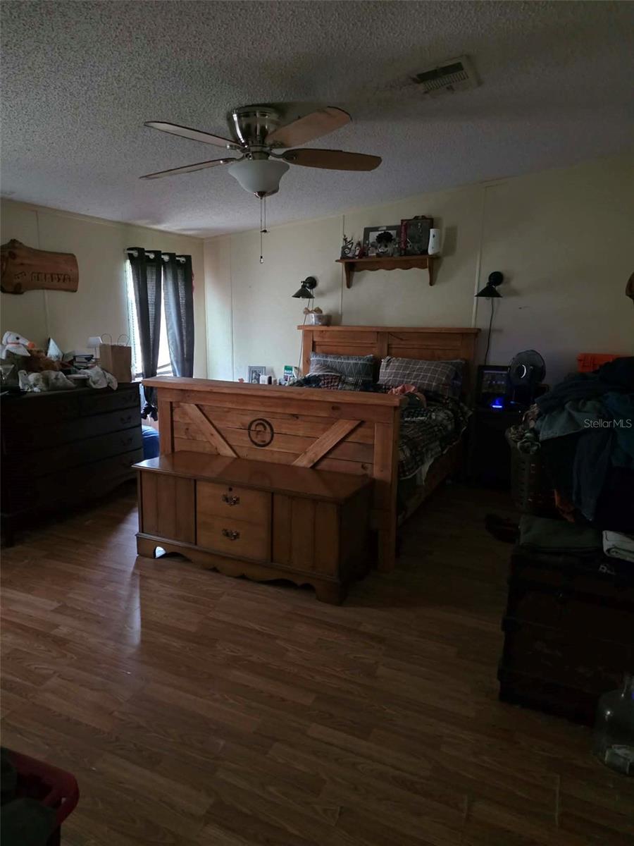 THAT PART OF W1/2 OF SE1/4 OF SE1/4 OF SE1/4 LYING - Residential