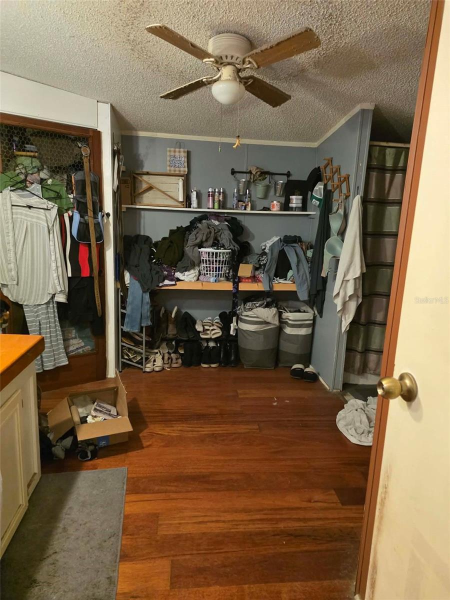 THAT PART OF W1/2 OF SE1/4 OF SE1/4 OF SE1/4 LYING - Residential