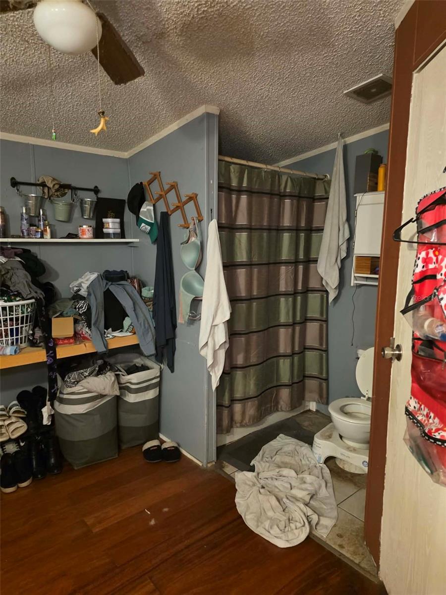 THAT PART OF W1/2 OF SE1/4 OF SE1/4 OF SE1/4 LYING - Residential