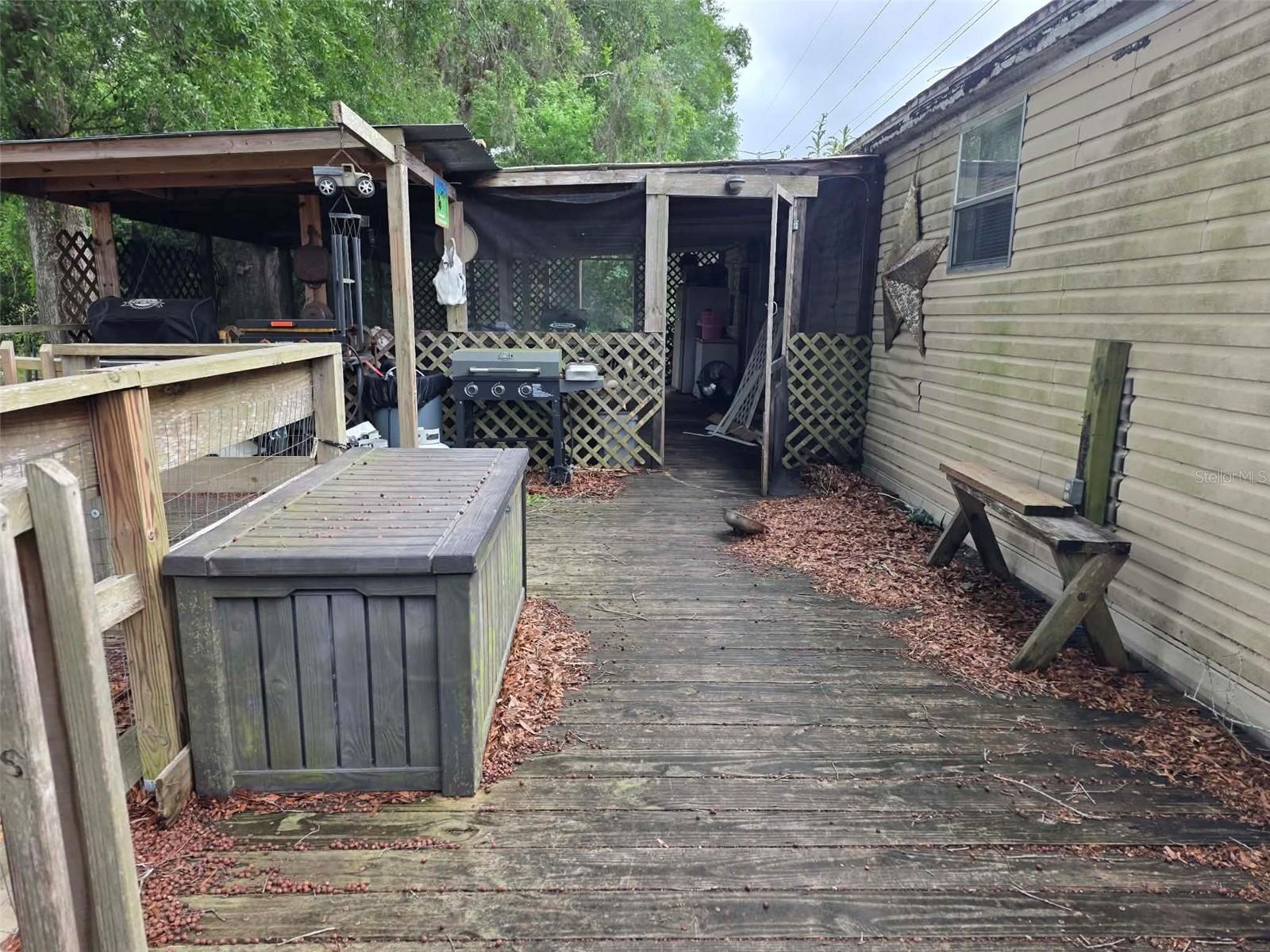 THAT PART OF W1/2 OF SE1/4 OF SE1/4 OF SE1/4 LYING - Residential