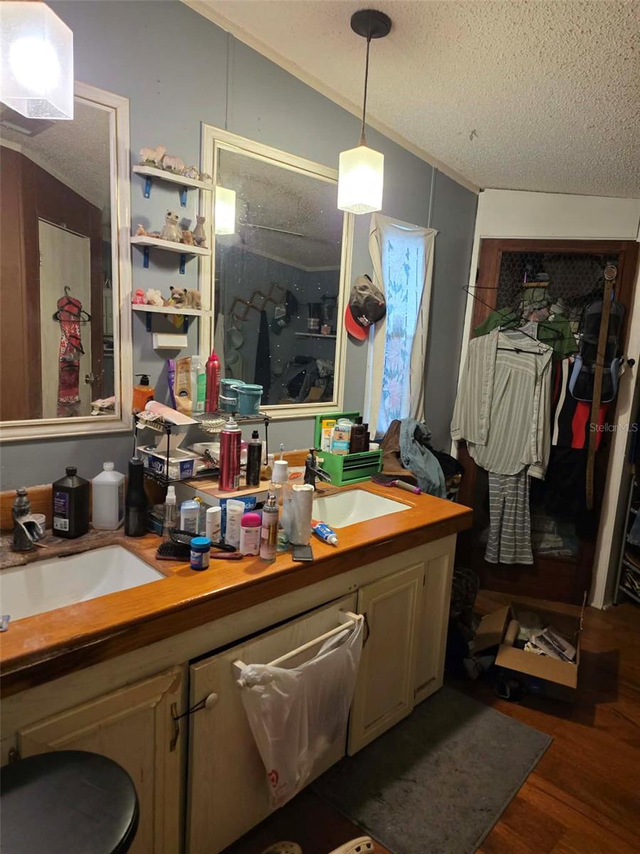 THAT PART OF W1/2 OF SE1/4 OF SE1/4 OF SE1/4 LYING - Residential