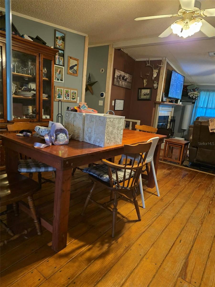 THAT PART OF W1/2 OF SE1/4 OF SE1/4 OF SE1/4 LYING - Residential