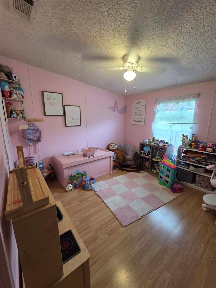 THAT PART OF W1/2 OF SE1/4 OF SE1/4 OF SE1/4 LYING - Residential