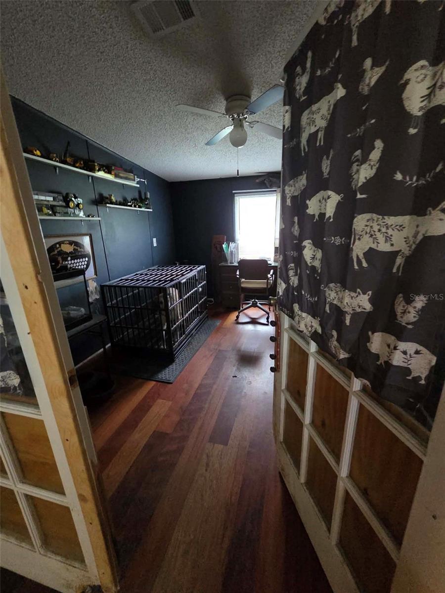 THAT PART OF W1/2 OF SE1/4 OF SE1/4 OF SE1/4 LYING - Residential