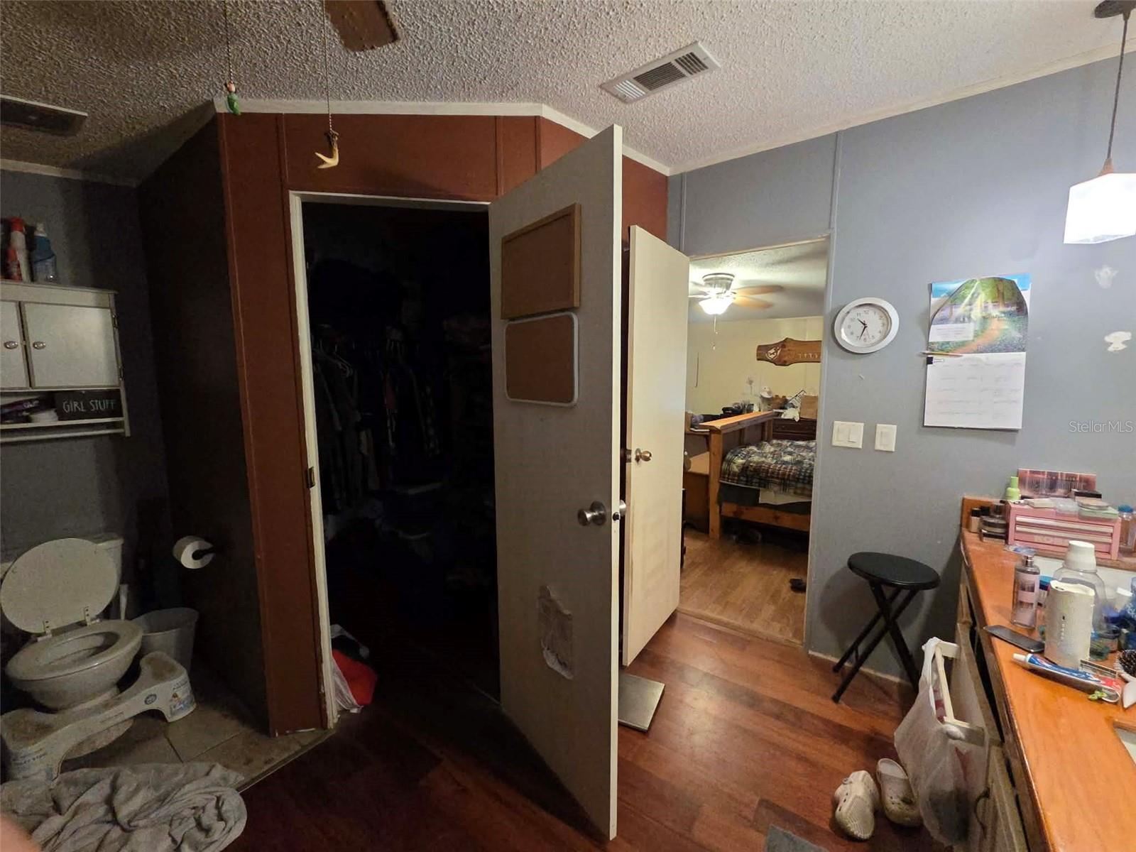 THAT PART OF W1/2 OF SE1/4 OF SE1/4 OF SE1/4 LYING - Residential