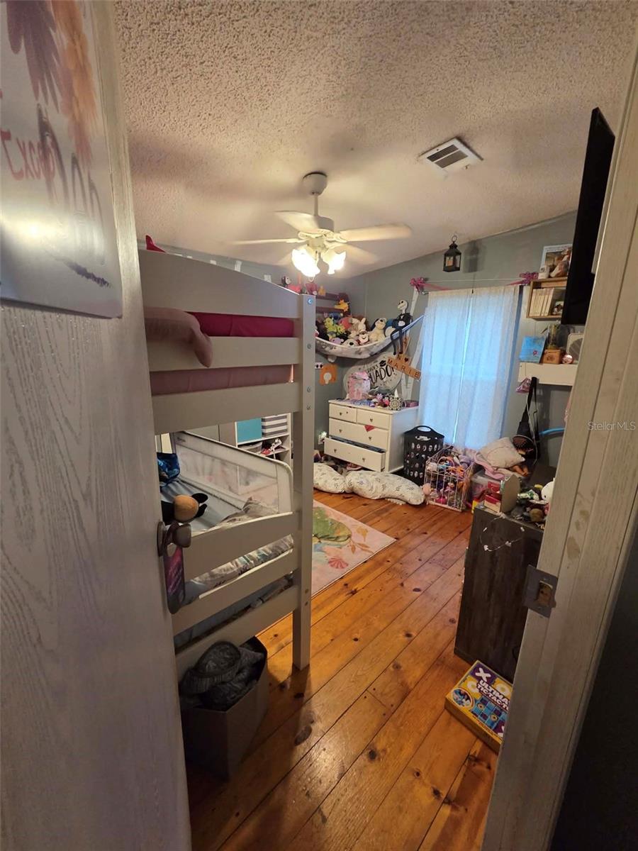 THAT PART OF W1/2 OF SE1/4 OF SE1/4 OF SE1/4 LYING - Residential