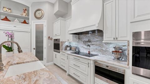 Tiny photo for 39851 Darlington Avenue, Lady Lake, FL 32159 (MLS # G5104061)