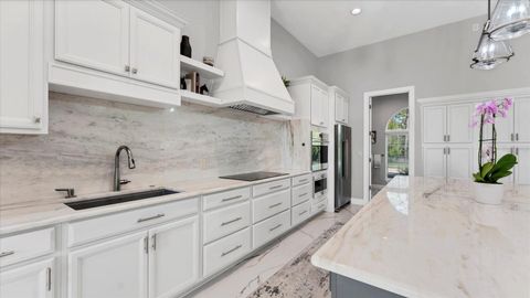 Tiny photo for 39851 Darlington Avenue, Lady Lake, FL 32159 (MLS # G5104061)