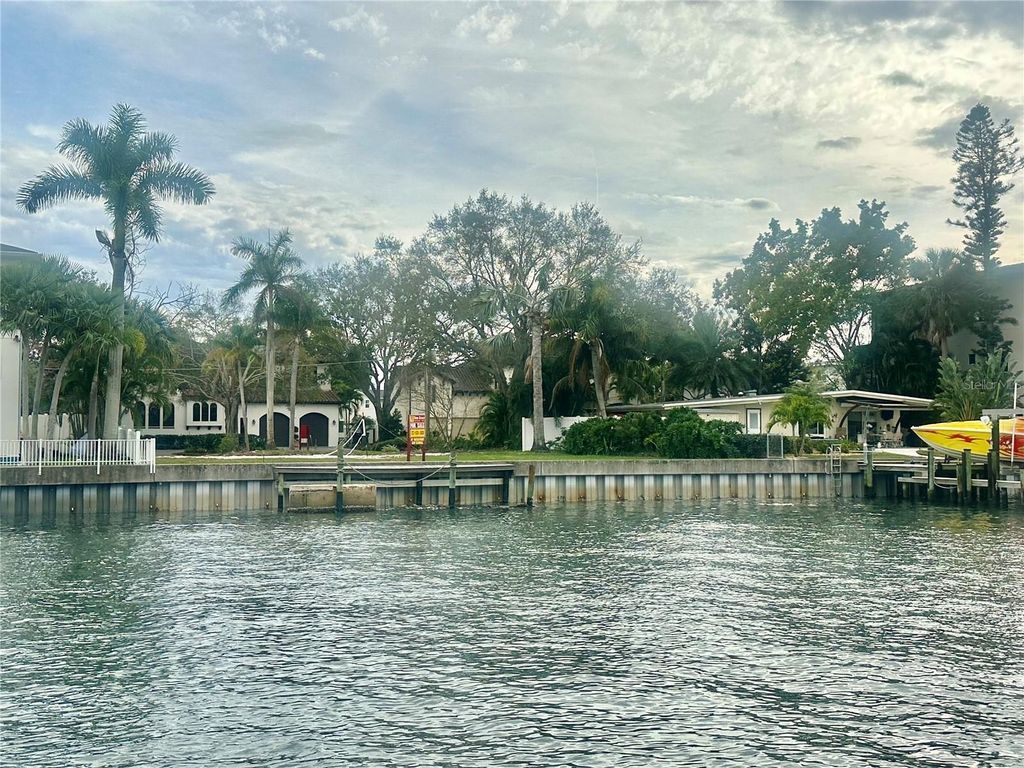 Photo of 52 Sandpiper Road, Tampa, FL 33609 (MLS # TB8464751)