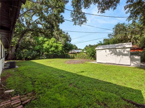 A home in LAKELAND