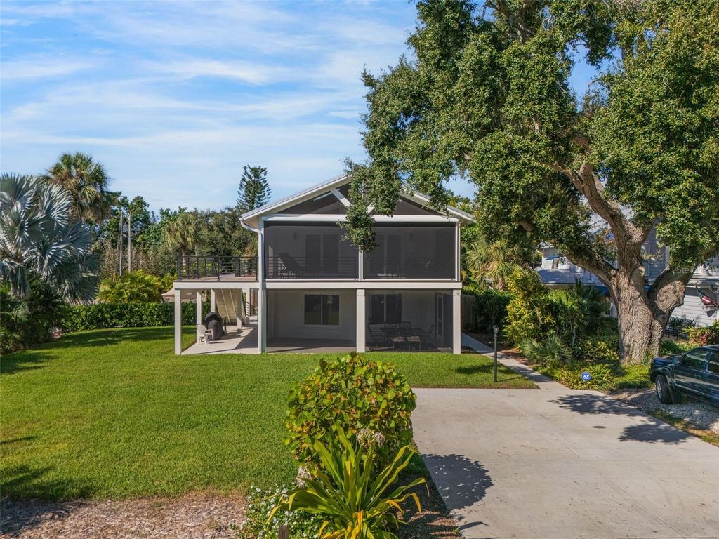 Photo of 38 W Bay Street, Osprey, FL 34229 (MLS # A4667010)