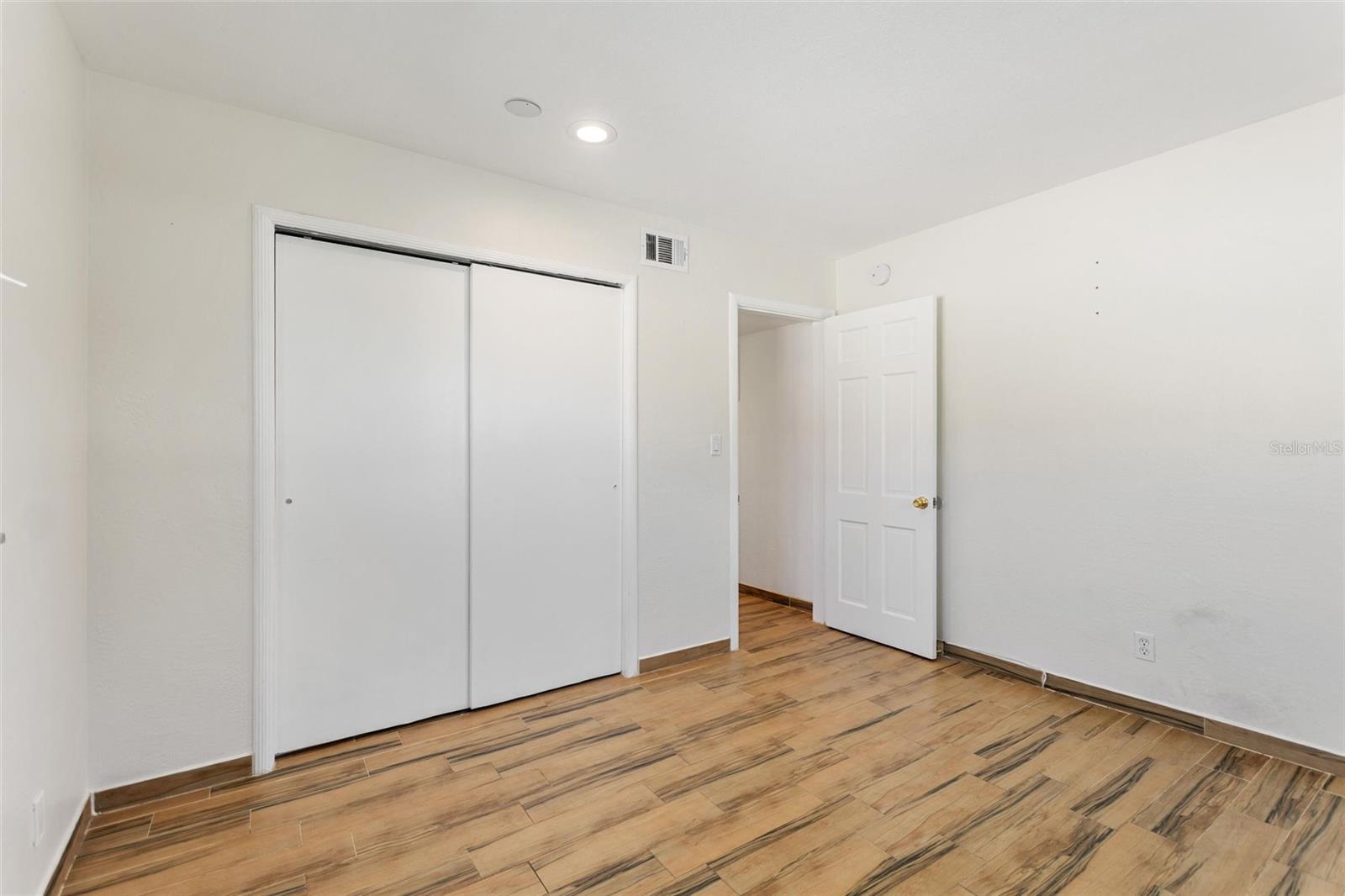 MAXIMO HARBOUR CONDO - Residential Lease