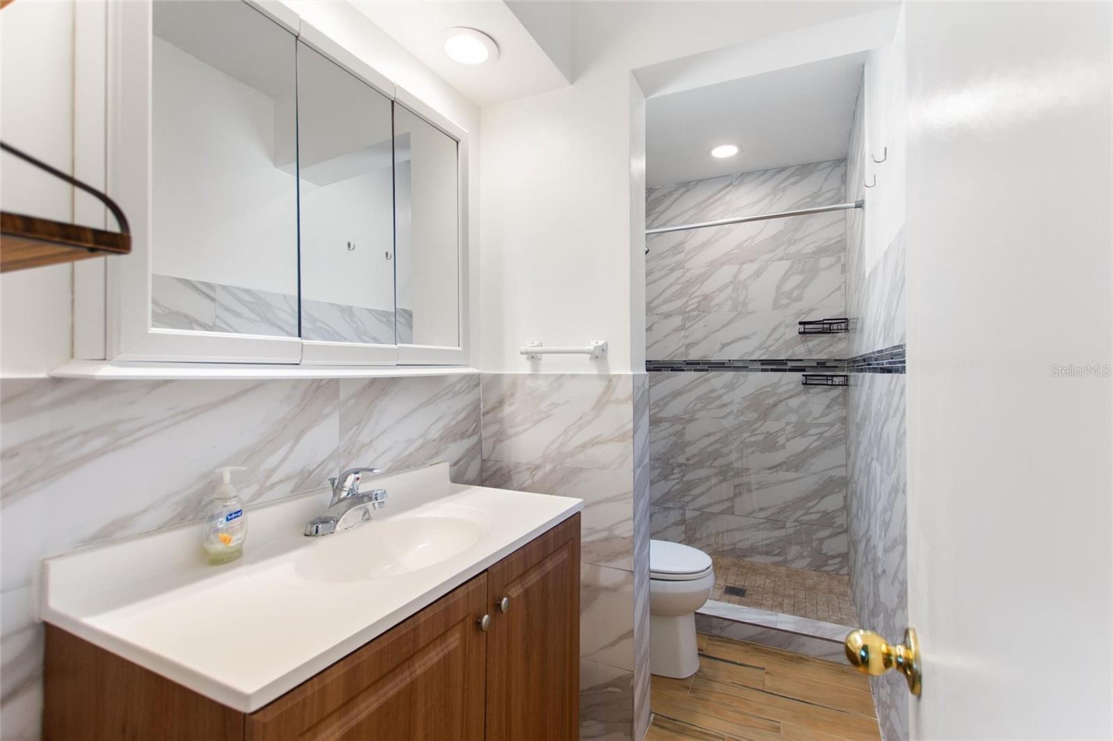 MAXIMO HARBOUR CONDO - Residential Lease